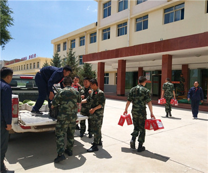一家親│興海銅鑫慰問部隊(duì)官兵，共話軍企團(tuán)結(jié)魚水情